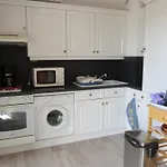 Studio Avec Piscine, Climatisation Et Parking A 100 M Du Centre Et Plage - Sainte-Maxime - Fr-1-780-49