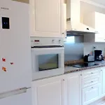 Spacious Cocoon With Nice Garden Close To The Sea