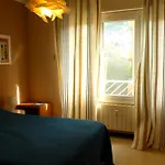Spacious Cocoon With Nice Garden Close To The Sea
