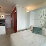 06Bh - Beautiful Seafront Studio