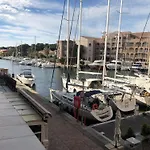 Hyetai Appartement Pour 4 Personnes Face Au Port A Hyeres