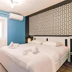 Select'Sohome - Appartement Renove Pour 6 Personnes Au Coeur Du Centre-Ville Du Lavandou - Proche Plage Et Commerces - Marina-3