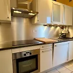 Appartement Climatise A Cavalaire-Sur-Mer, 2 Pieces, Parking Prive, Proche Plages Et Commerces - Fr-1-226B-181