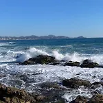 St Raphael Piscine Wifi, Commerces Et Mer A Pieds