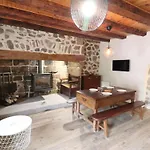 Gite De Caractere Avec Terrasse Et Cheminee - Animaux Acceptes - Fr-1-742-335