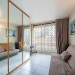 Beautiful One Bedroom Two Minute Walk To Carlton Hotel