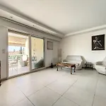 Cannes - 3 Pieces A 15Mn Palais