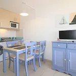 Gasmic - Appartement Pour 4 Personnes Avec Piscine Et Acces Direct A La Plage Situe Aux Marines De Gassin