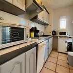 Appartement Climatise Proche Plage Et Commerces - 2 Pieces, 4 Pers, Parking Prive, Animaux Acceptes - Fr-1-226B-177