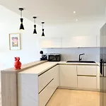 Solezia Appartement, Piscine Et Vue Mer, By Welcome To Cannes