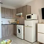 Studio Cabine Avec Piscine, Parking Prive Et Terrasse - 4 Couchages, Le Lavandou - Fr-1-251-478