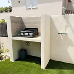 Maisonnette Avec 2 Chambres Climatisee En Face De La Plage De Gigaro