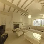 Villa With Spa, Pool And View Of St Tropezs Gulf