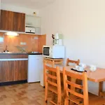 Studio 4 Couchages Proche Plage Avec Parking Et Balcon Au Lavandou - Fr-1-251-557