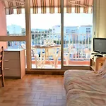 Studio 4 Couchages Proche Plage Avec Parking Et Balcon Au Lavandou - Fr-1-251-557