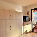 Studio Climatise Avec Terrasse Et Parking Au Centre Du Lavandou - Fr-1-251-202