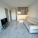 Studio 4 Couchages A 12 Min De La Plage A Pied Avec Wifi, Le Parking Est En Option