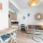 Large Terrace 1 Bdr Near Garibaldi Square