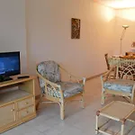 Appartement 2 Pieces A Frejus Avec Piscine, Parking Et A 300M Des Commerces - Fr-1-226A-145