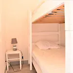 Studio Cabine Avec Terrasse Et Parking - Proche Centre Et Plages A Cavalaire-Sur-Mer - Fr-1-226B-31