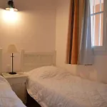 3 Pieces Avec Terrasse, Clim Et Parking A Grimaud - Fr-1-226-390