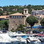 Sainte-Maxime : Studio Cabine Avec Piscine, Parking, Climatisation Et Terrasse - Fr-1-226-294