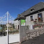 Gite Chaleureux Avec Jardin, Proche De Salers, Activites Nature Et Sports D'Hiver, Wi-Fi Inclus - Fr-1-742-372