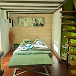 Studio Climatise Avec Mezzanine Au Calme Avec Terrasse Et Parking Idealement Situe Pour Tout Faire A Pied !
