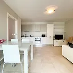 Deux Pieces, Parking Et Piscine
