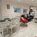 Appartement 50 M2 Dans Une Maison Privative Avec Terrasse Et Jardin Privee