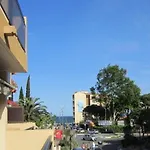 Appartement Climatise, 4 Couchages, A 2 Pas De La Plage Au Lavandou - Fr-1-251-93