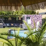 Hotel Eden Cassis - Centre-Ville- Piscine Chauffee, Jacuzzi Et Sauna - Parking Prive
