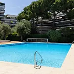 Appartement 6 Couchages Dans Residence Avec Piscine