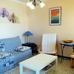 Spacious Family Nest A Stone'S Throw From The Sea