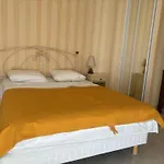 Appartement 2P A Juan Les Pins : Emplacement Ideal, Parking, Terrasses, Proche Plage Et Commerces - Fr-1-252-188