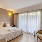 2 Bdr Apartment With Garden Next To The Croisette