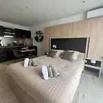 Superbe Studio Avec Balcon Rue D'Antibes