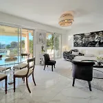 Somptuous 2 Bedroom Fully Renovated With Panoramic Sea View