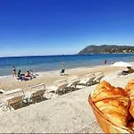 T2 Avec Clim Et Terrasse Vue Mer, Les Sablettes