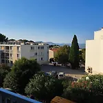 T4 65 M2, 3 Chambres A Giens Proche Village