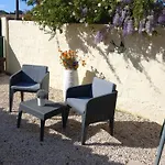 Studio Avec Jardin Et Parking Prives