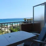 Studio Avec Terrasse Et Parking Au Lavandou, Acces Direct Plage - Fr-1-251-804