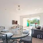 Spacious Apartment Pool And Parking
