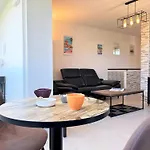 Appartement 3 Pieces Refait A Neuf Avec Parking, 4 Couchages, Proche Plage Et Commerces - Le Lavandou - Fr-1-251-584