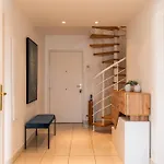 Rare! 120M Rooftop 5-Minute Walk To Downtown