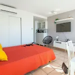 Studio Climatise 2 Pers Proche Plage Et Commerces Avec Balcon Et Wifi A Saint-Raphael - Fr-1-466A-28