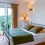 Villa Avec Piscine, Jacuzzi Et Vue Mer A Cavalaire - Fr-1-100-265