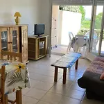 Charmant T2 A Giens Avec Grande Terrasse, Piscine Et A Proximite Des Plages - Fr-1-335-160