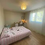 Haut De Villa, Avec Piscine Tout Confort, 2Km De La Plage.