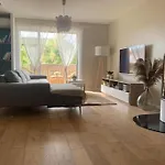 Haut De Villa, Avec Piscine Tout Confort, 2Km De La Plage.